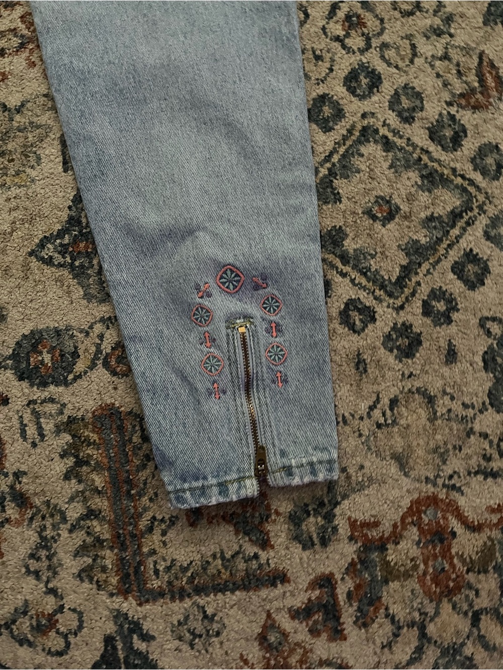 VINTAGE Lee Light Wash Blue High-Rise Ankle Jeans with Subtle Embroidery - Picture 6 of 11